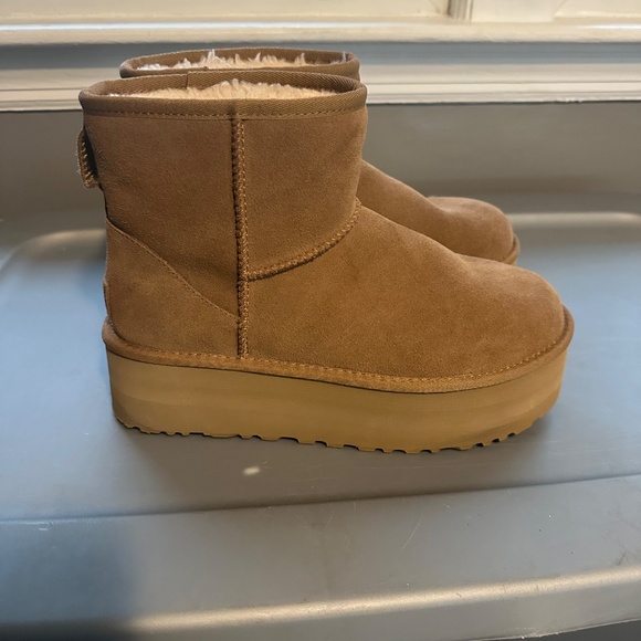 UGG Classic Mini Platform Boot Chestnut color - Picture 8 of 8
